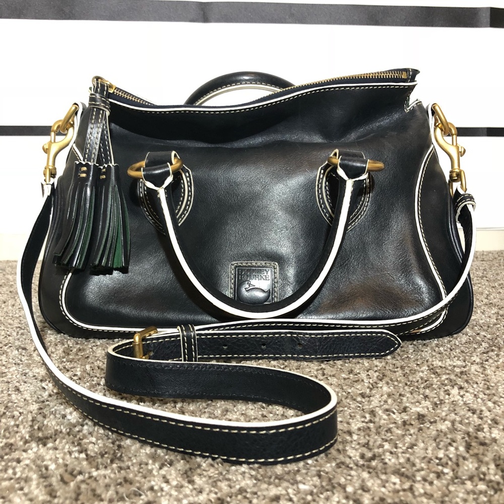 ❌❌SOLD❌❌ Dooney & Bourke Navy Savannah